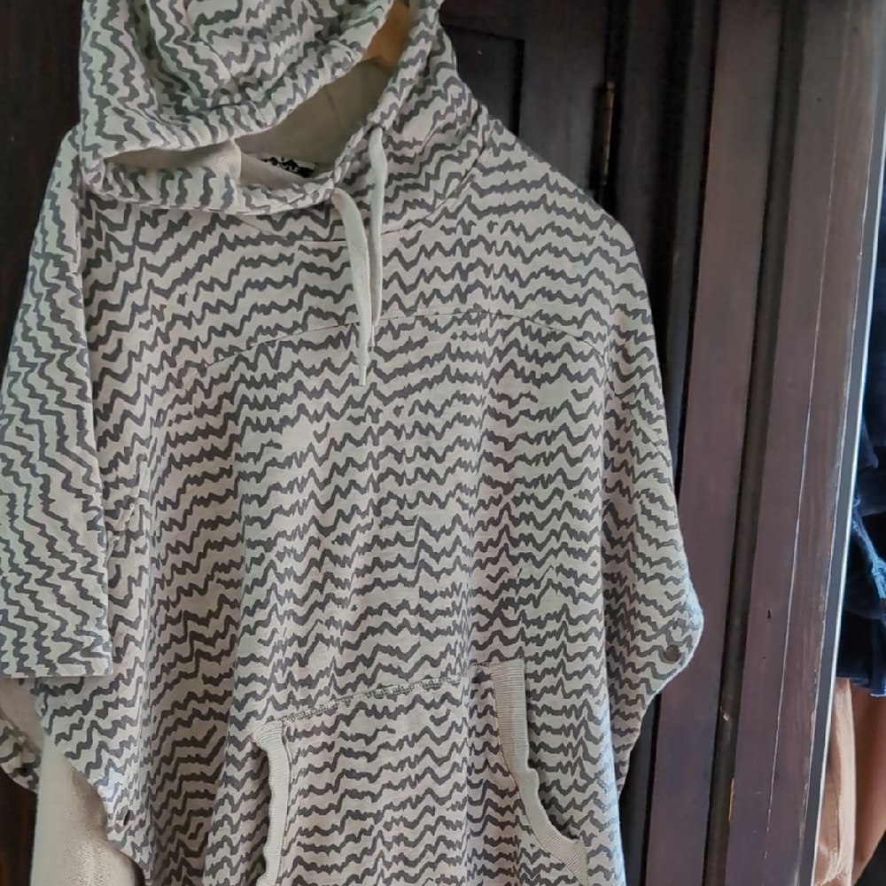 Kavu Gray and White Patterned Hoodie